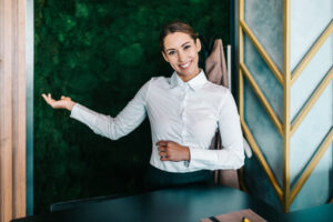 femme qui a réussi sa prise de poste en chr