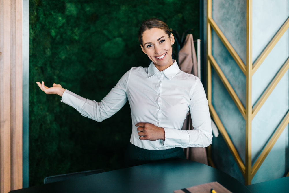 femme qui a réussi sa prise de poste en chr