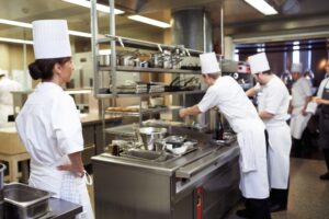 des chefs cuisiniers car le restaurant était en manque de personnel